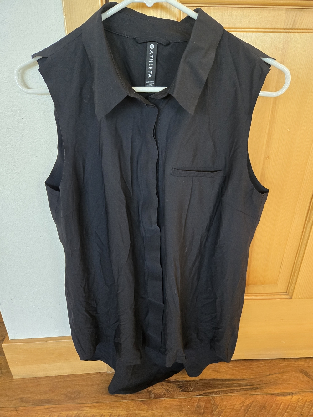 Athleta Black Sleeveless Button-Down Collared Shirt